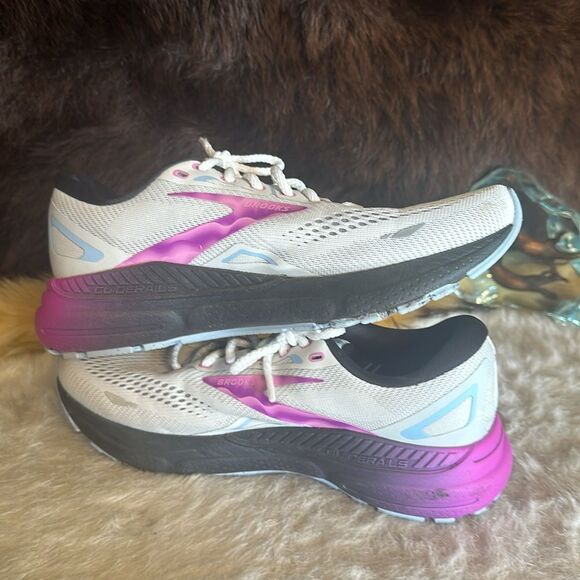 Brooks athletic shoes 8.5/7.5 see note (5520) - Picture 6 of 8